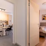 Gold With Free Parking Apartmán