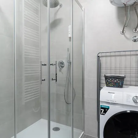 Gold With Free Parking Пула