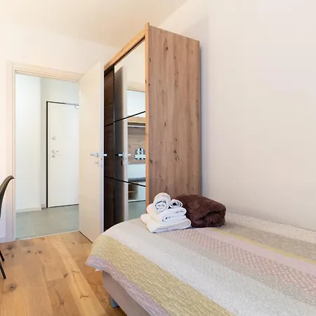 Gold With Free Parking * Пула