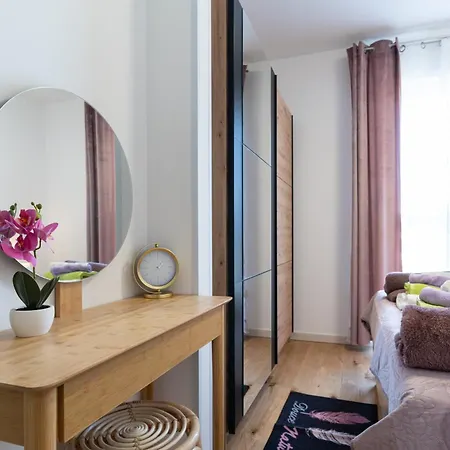 Апартаменты Gold With Free Parking *