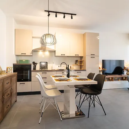 Апартаменты Gold With Free Parking *