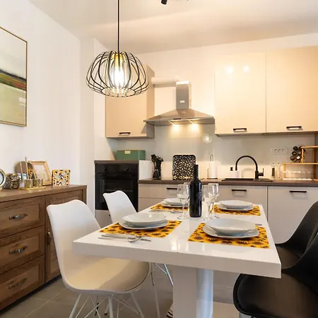 Gold With Free Parking * Пула