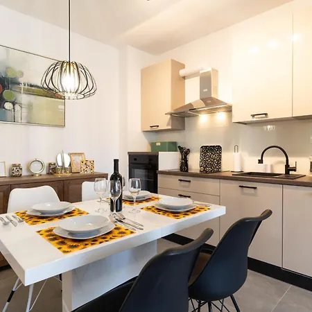 Gold With Free Parking * Пула