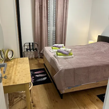 Gold Apartment