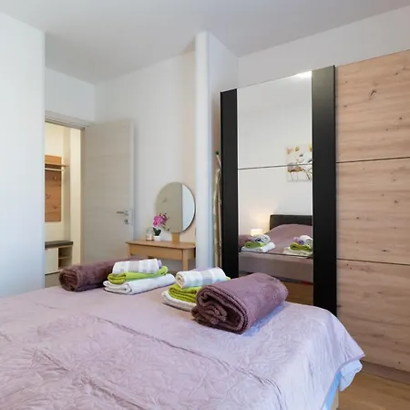 Apartman Gold With Free Parking Póla